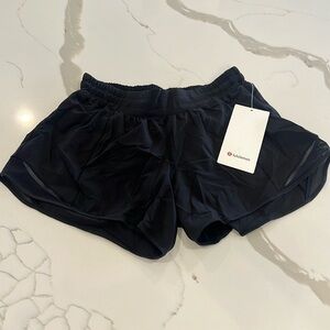 Lululemon Hotty Hot LR Short 4” Lined, size 8